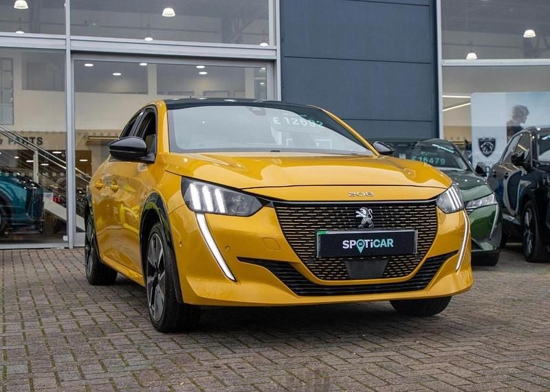Used Peugeot e-208 Premium 98 kW (134 HP) 2021 Yellow Hatchback