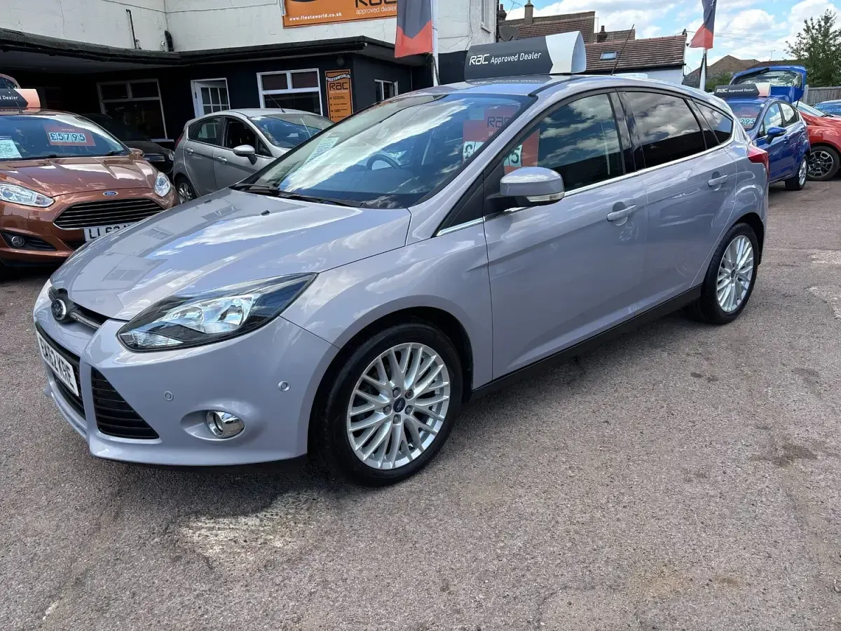 Used Ford Focus Zetec 125 HP (91 kW) 2012 Blue Hatchback