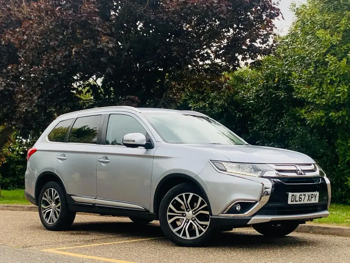 Used Mitsubishi Outlander 150 HP (110 kW) 2018 Silver SUV