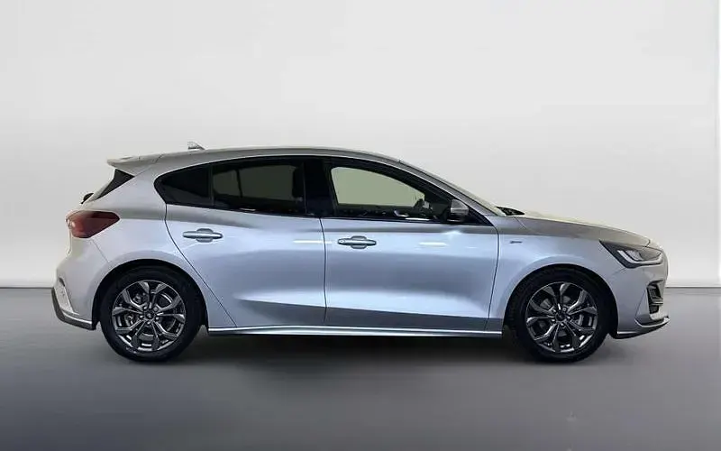 Used Ford Focus ST-Line 125 HP (91 kW) 2024 Silver Hatchback