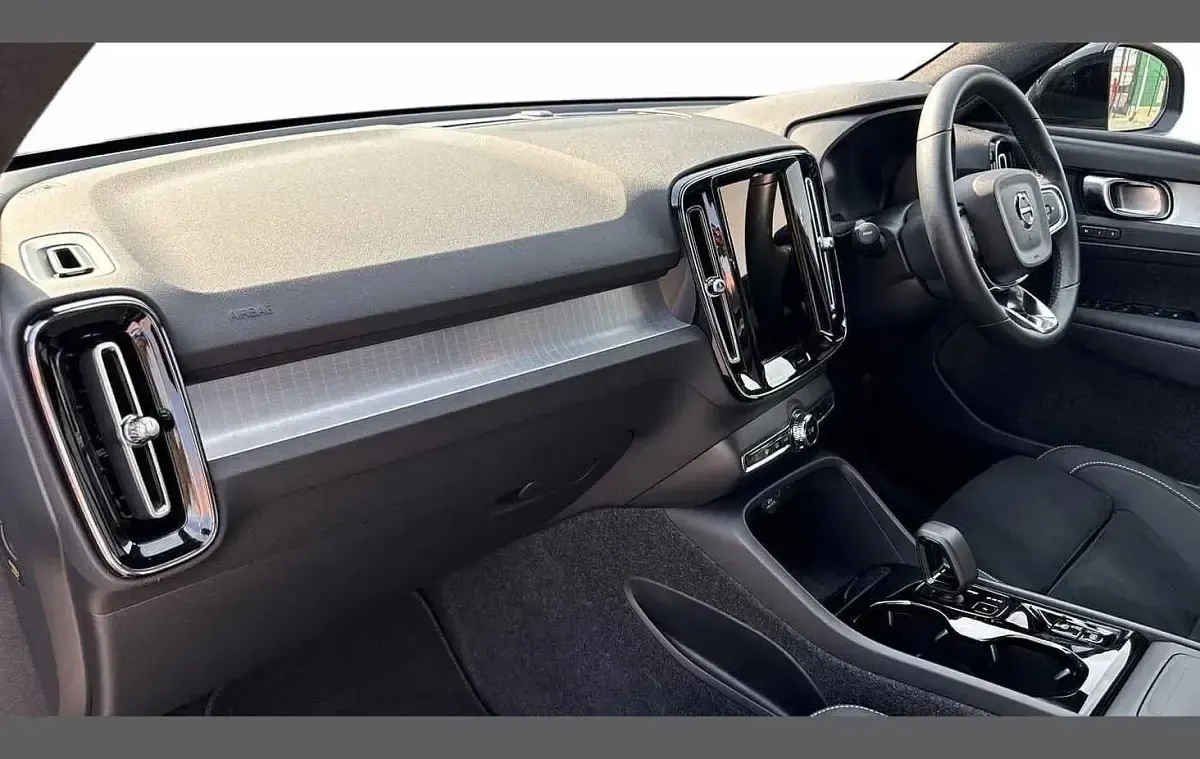 Used Volvo XC40 Plus 161 HP (118 kW) 2025 Black SUV