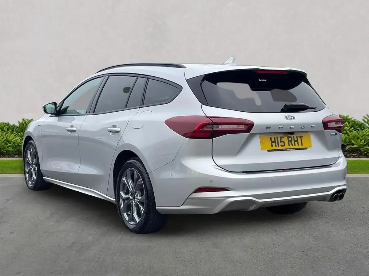 Usado Ford Focus ST-Line 2023 Plateado Familiar