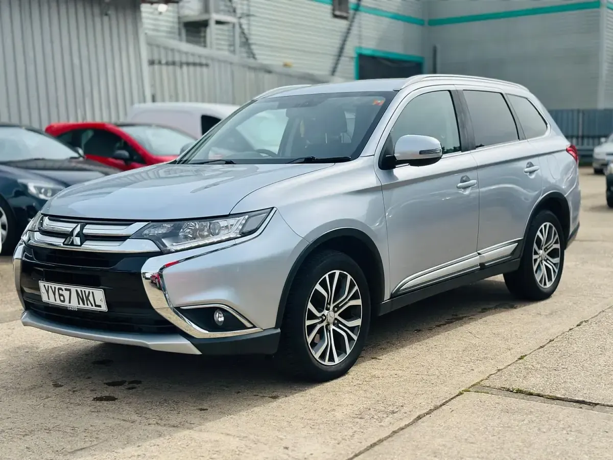 Used Mitsubishi Outlander 147 HP (108 kW) 2017 Silver SUV