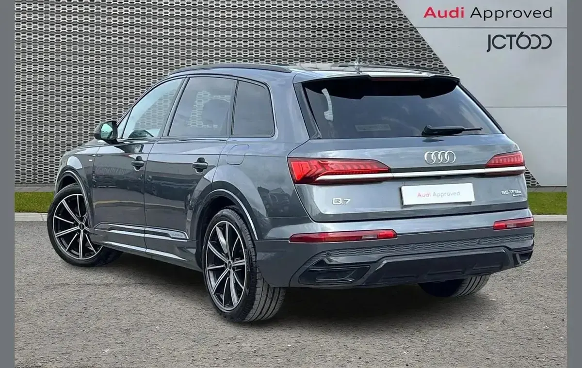 Używany Audi Q7 Comfort 375 KM (275 kW) 2021 Szary SUV