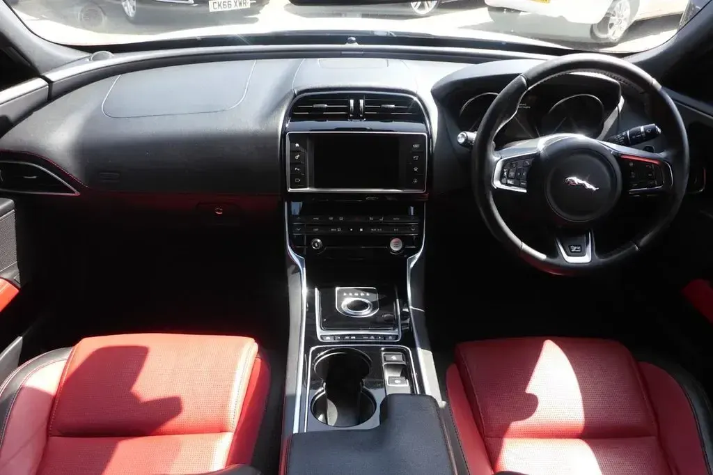 Used Jaguar XE R-Sport 180 HP (132 kW) 2016 White Sedan