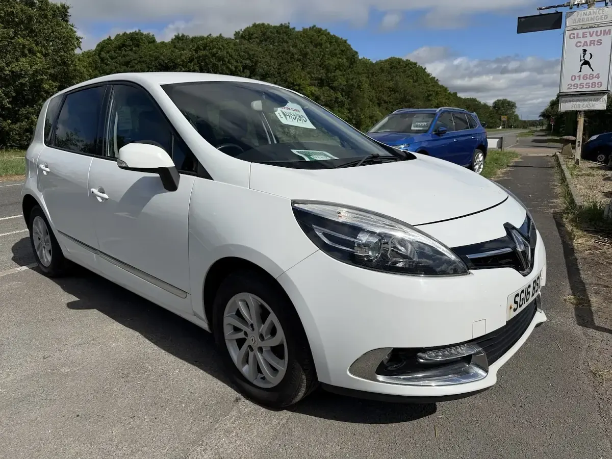 Used Renault Scénic Dynamique 2016 White MPV
