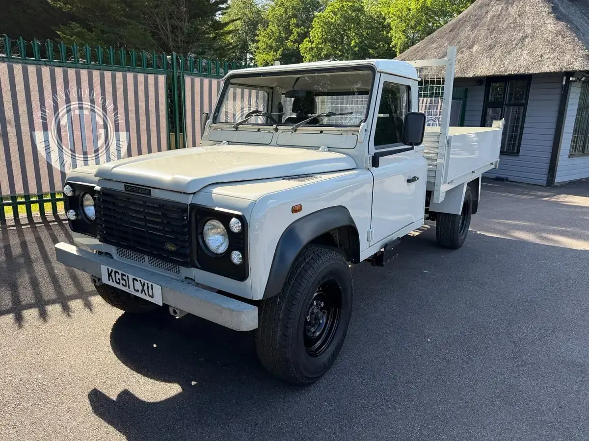 Used Land Rover Defender 90 HP (66 kW) 2001 Cream Cabriolet