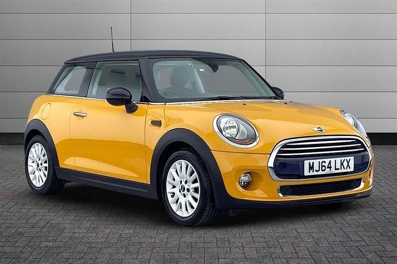 Volcanic orange Used 2014 Mini Cooper Hatchback | £6,295 (Fair price) - Image 1/4