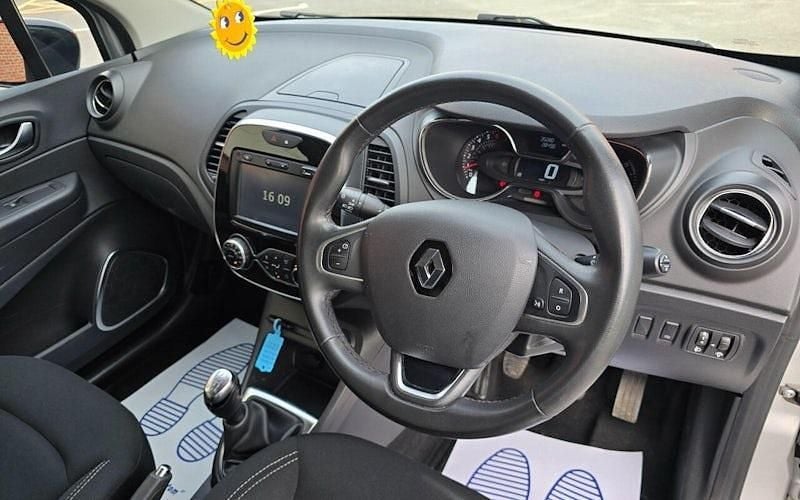 Usado Renault Captur Iconic 90 HP (66 kW) 2018 Prateado SUV
