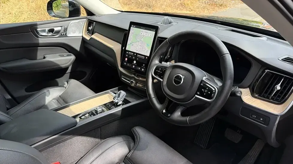 Used Volvo XC60 Ultra 449 HP (330 kW) 2025 Black SUV