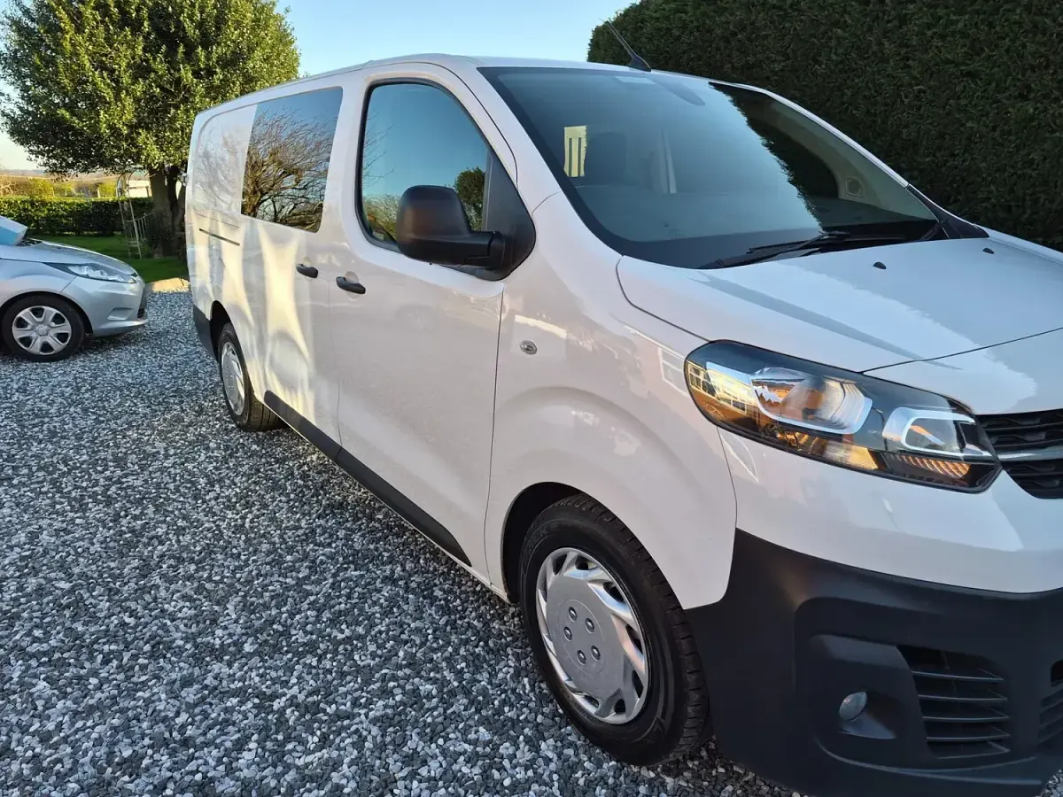Used Vauxhall Vivaro 145 HP (106 kW) 2022 White MPV