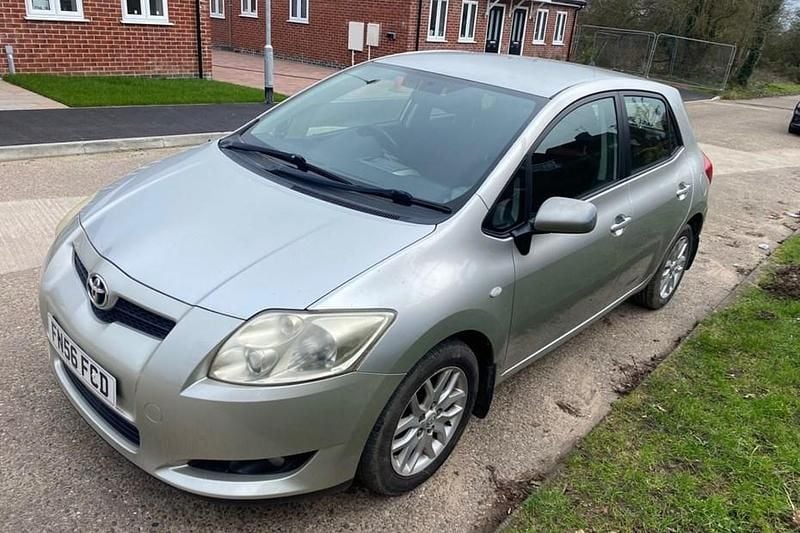 Used Toyota Auris 124 HP (91 kW) 2007 Silver Hatchback