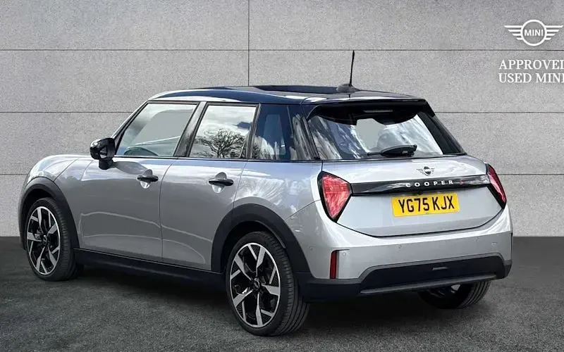 Used Mini Cooper Exclusive 150 kW (204 HP) 2026 Hatchback