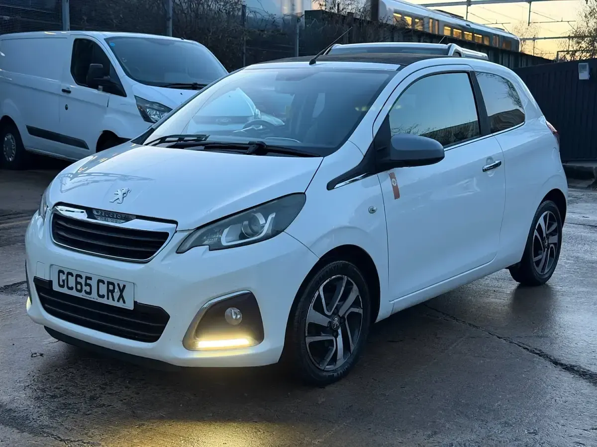 Used Peugeot 108 Roland Garros 82 HP (60 kW) 2016 White Hatchback