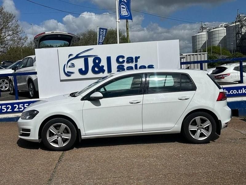 Begagnad VW Golf VII Match 122 HK (89 kW) 2015 Vit Halvkombi