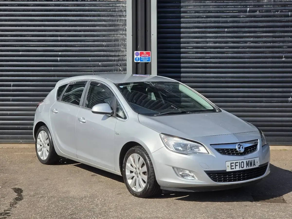 Used Vauxhall Astra Elite 115 HP (84 kW) 2010 Silver Hatchback