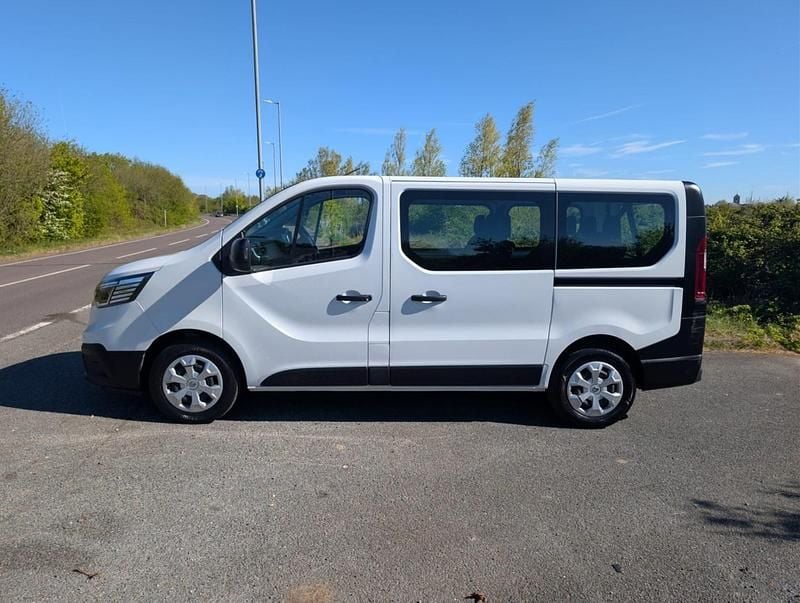 Gebraucht Renault Trafic Business 145 PS (106 kW) 2023 Weiß Van / Kleinbus