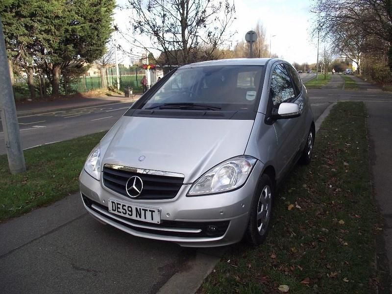 Used Mercedes A160 Classic 95 HP (69 kW) 2009 Silver Hatchback