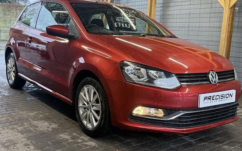 Used VW Polo SE 90 HP (66 kW) 2015 Red Hatchback