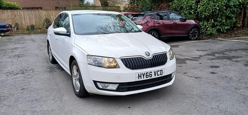 White Used 2016 Skoda Octavia SE Hatchback | £4,395 - Image 1/4