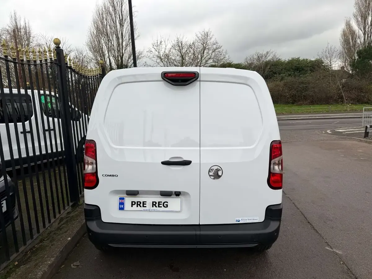 New Vauxhall Combo 100 HP (73 kW) 2025 Unknown Van