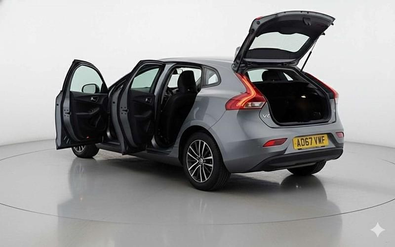 Used Volvo V40 Momentum 122 HP (89 kW) 2017 Grey Hatchback