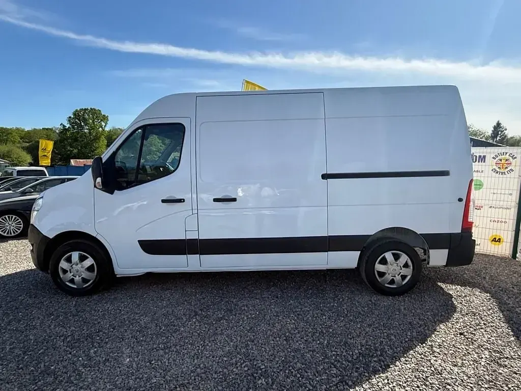 Używany Nissan Interstar Tekna 135 KM (99 kW) 2022 Biały Van