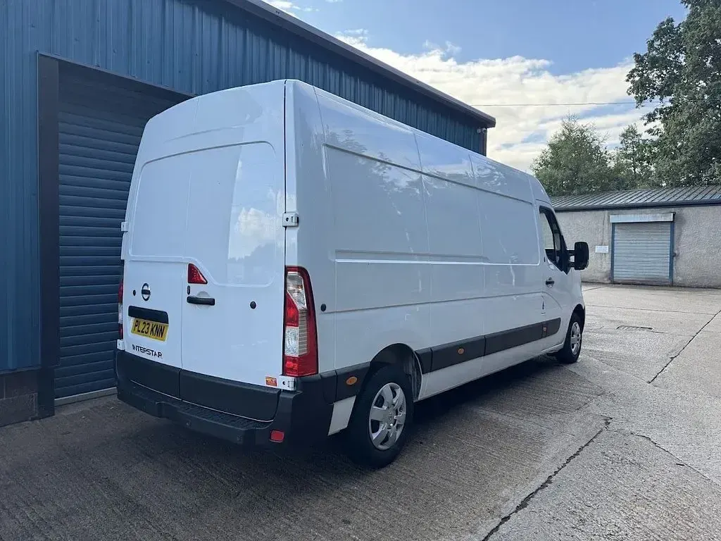 Used Nissan Interstar Acenta 135 HP (99 kW) 2023 White Van