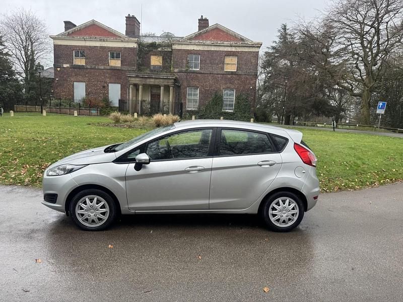 Usado Ford Fiesta Style 2018 Plateado Utilitario