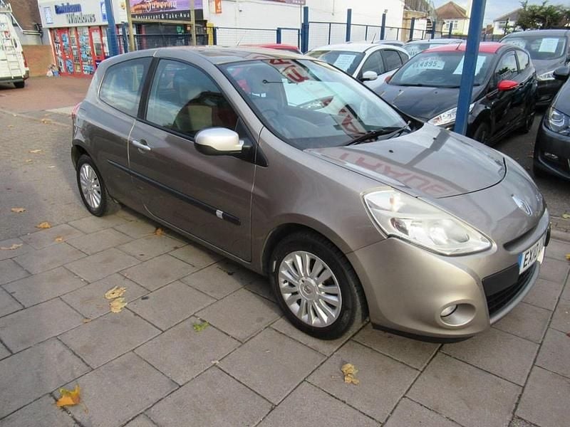 Used Renault Clio II 2010 Beige Hatchback