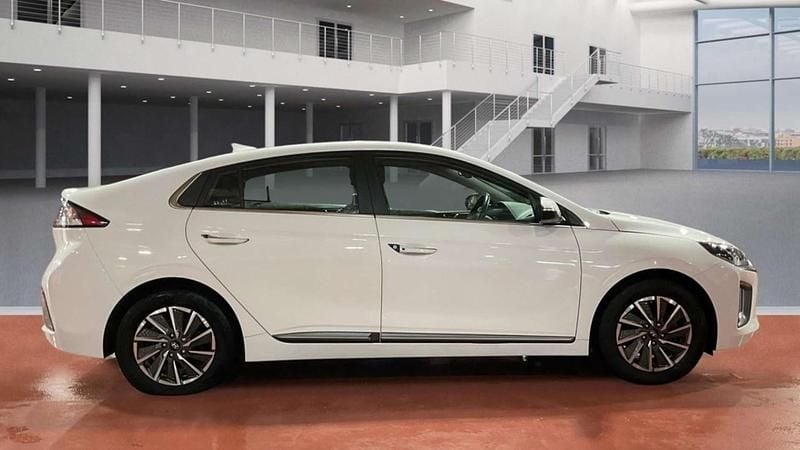 Used Hyundai Ioniq Premium 100 kW (136 HP) 2022 White Hatchback