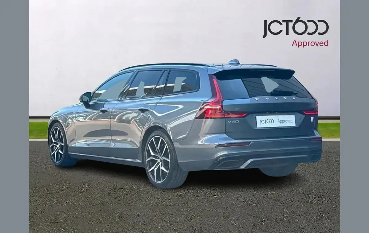 Used Volvo V60 312 HP (229 kW) 2021 Grey Estate