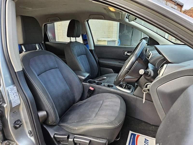 Begagnad Nissan Qashqai Acenta 2010 Silver SUV