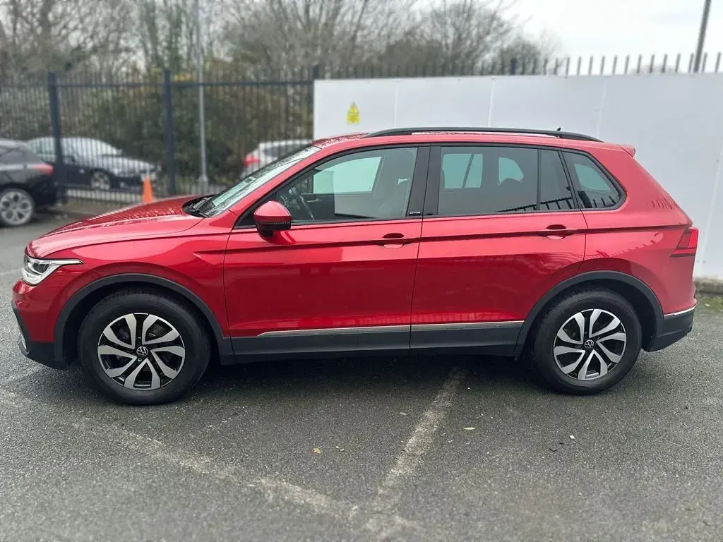 Used VW Tiguan Active 130 HP (95 kW) 2021 Red SUV