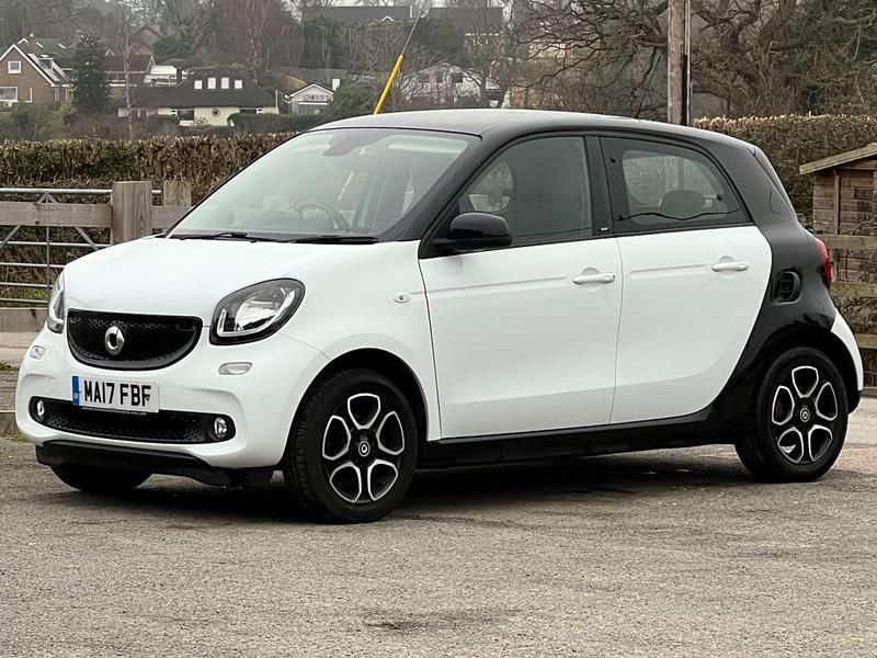 White Used 2017 Smart ForFour Premium Hatchback | £4,295 (Super price) - Image 1/4