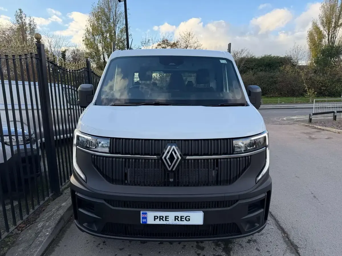 New Renault Master 150 HP (110 kW) 2025 White MPV