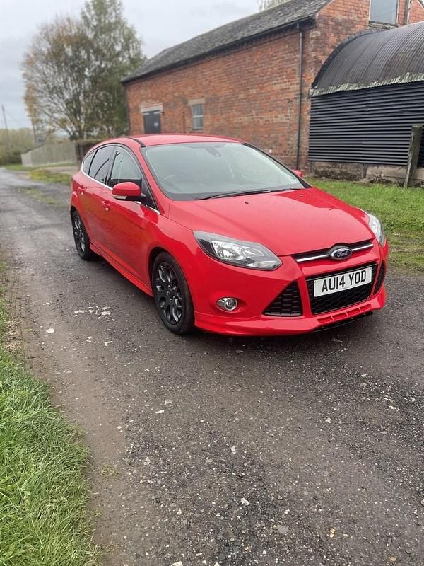 Red Used 2014 Ford Focus Zetec Hatchback | £4,295 (Fair price) - Image 1/4