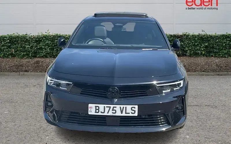 Used Vauxhall Astra Ultimate 131 HP (96 kW) 2025 Black Hatchback
