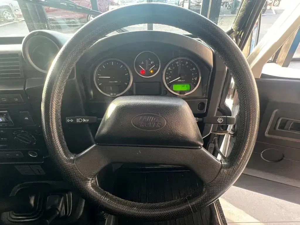 Used Land Rover Defender 122 HP (89 kW) 2013 White Estate