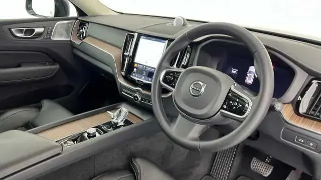 Używany Volvo XC60 Ultimate 455 KM (334 kW) 2023 Niebieski SUV