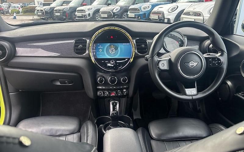 Usado Mini Cooper Cabriolet Exclusive 136 CV (100 kW) 2022 Amarillo Descapotable