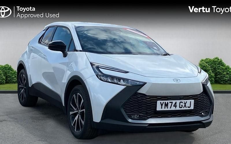 New 2025 Toyota C-HR Design SUV | £28,480 (Super price) - Image 1/4
