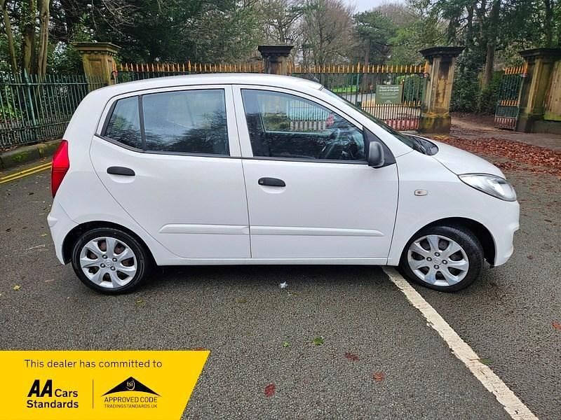 Used Hyundai i10 Classic 2013 White Hatchback