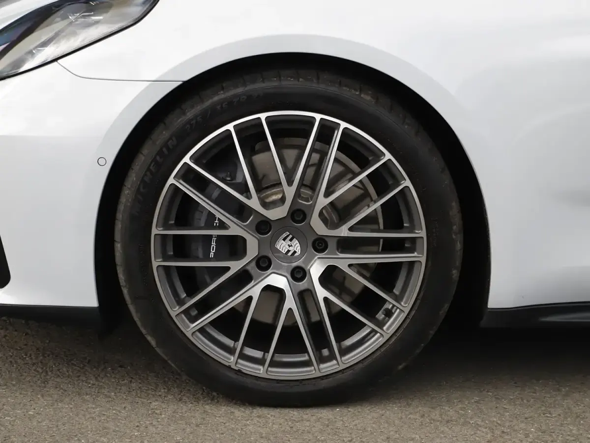 Usado Porsche Panamera 2025 Gris Utilitario