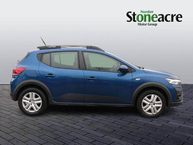 Begagnad Dacia Sandero Expression 100 HK (73 kW) 2023 Blå Halvkombi