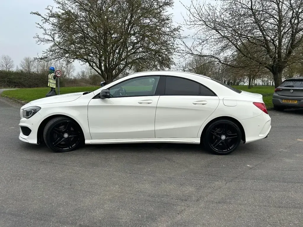 Used Mercedes CLA250 AMG 211 HP (155 kW) 2014 White Coupe