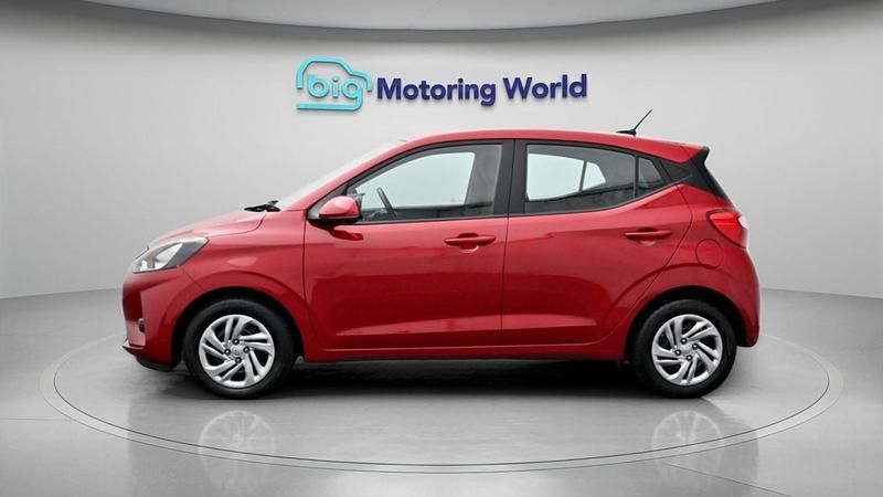 Used Hyundai i10 SE 67 HP (49 kW) 2022 Red Hatchback