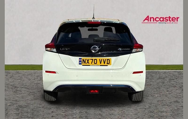 Used Nissan Leaf N-Connecta 110 kW (150 HP) 2020 White Hatchback