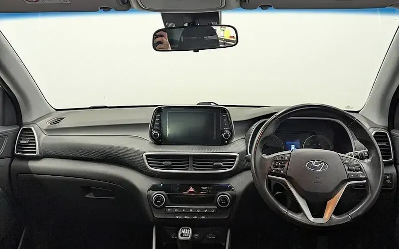 Used Hyundai Tucson SE 132 HP (97 kW) 2020 White SUV
