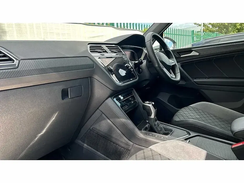 Used VW Tiguan R-line 150 HP (110 kW) 2023 White SUV